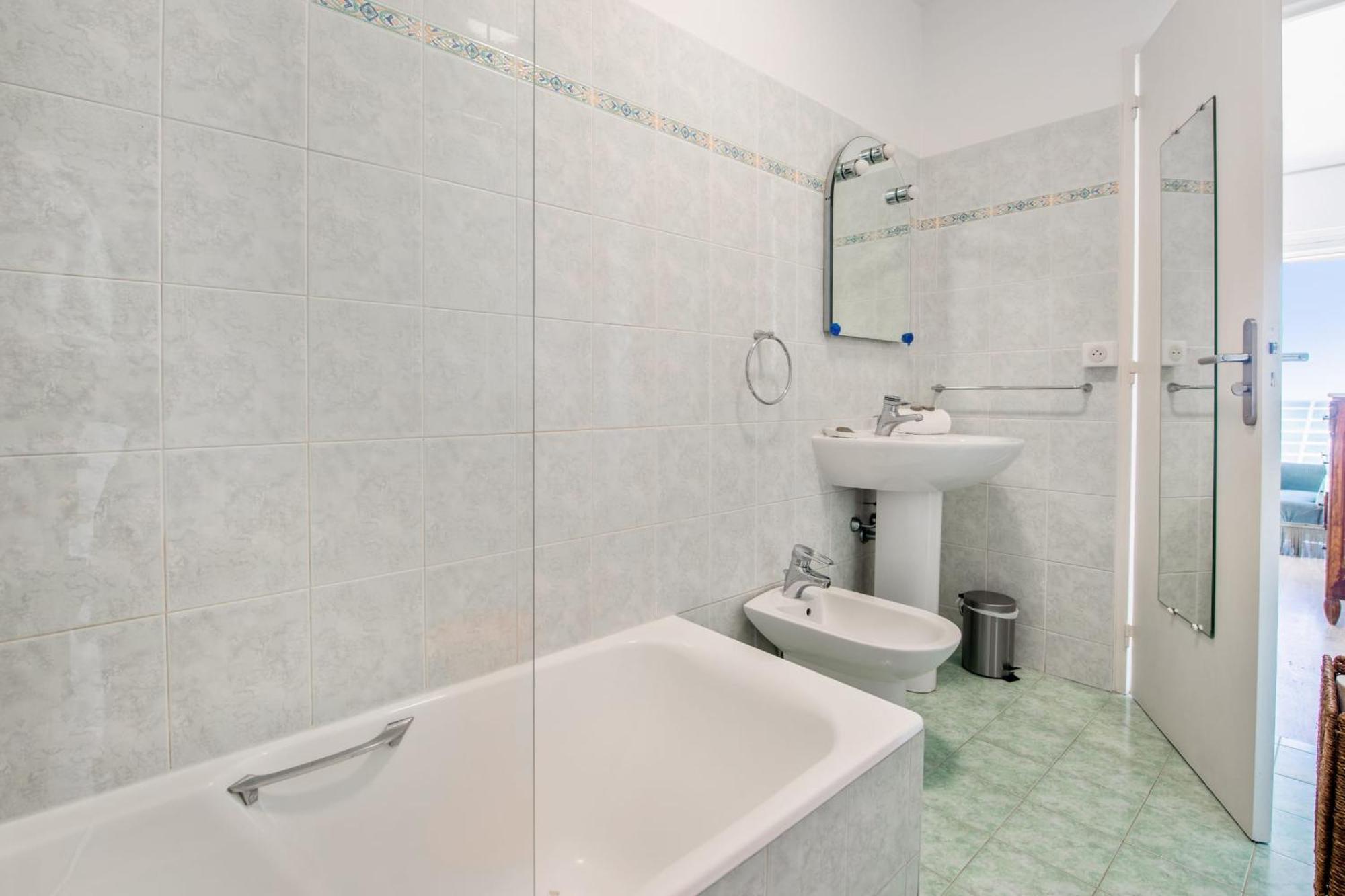 Appartement Le Balcon Sur La Baie - Welkeys à Cagnes-sur-Mer Extérieur photo